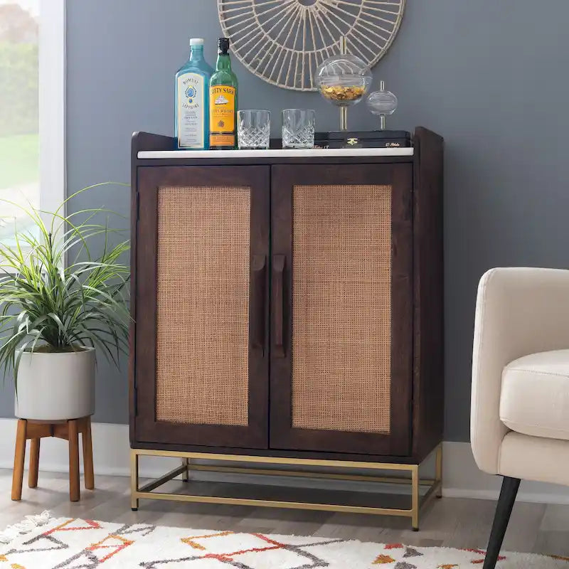 Meuble bar en bois avec plateau en marbre